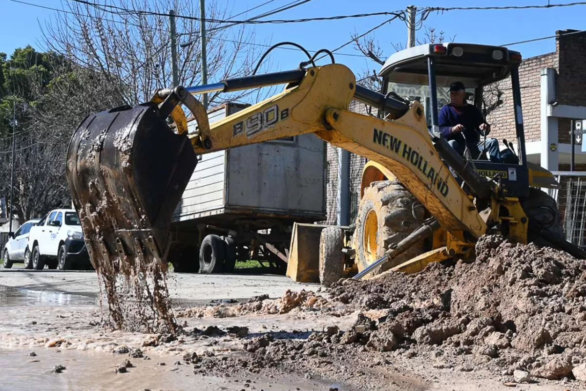 Finalizó la reparación de red de agua potable en calles Mantegazza y 3 de Febrero