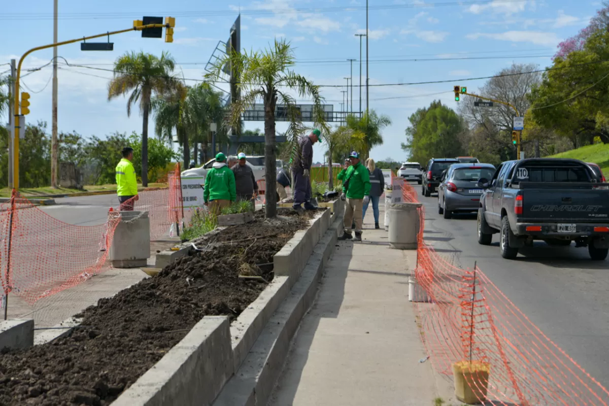 Renuevan el ingreso a Paran&aacute; con obras de puesta en valor y nuevo dise&ntilde;o de los canteros
