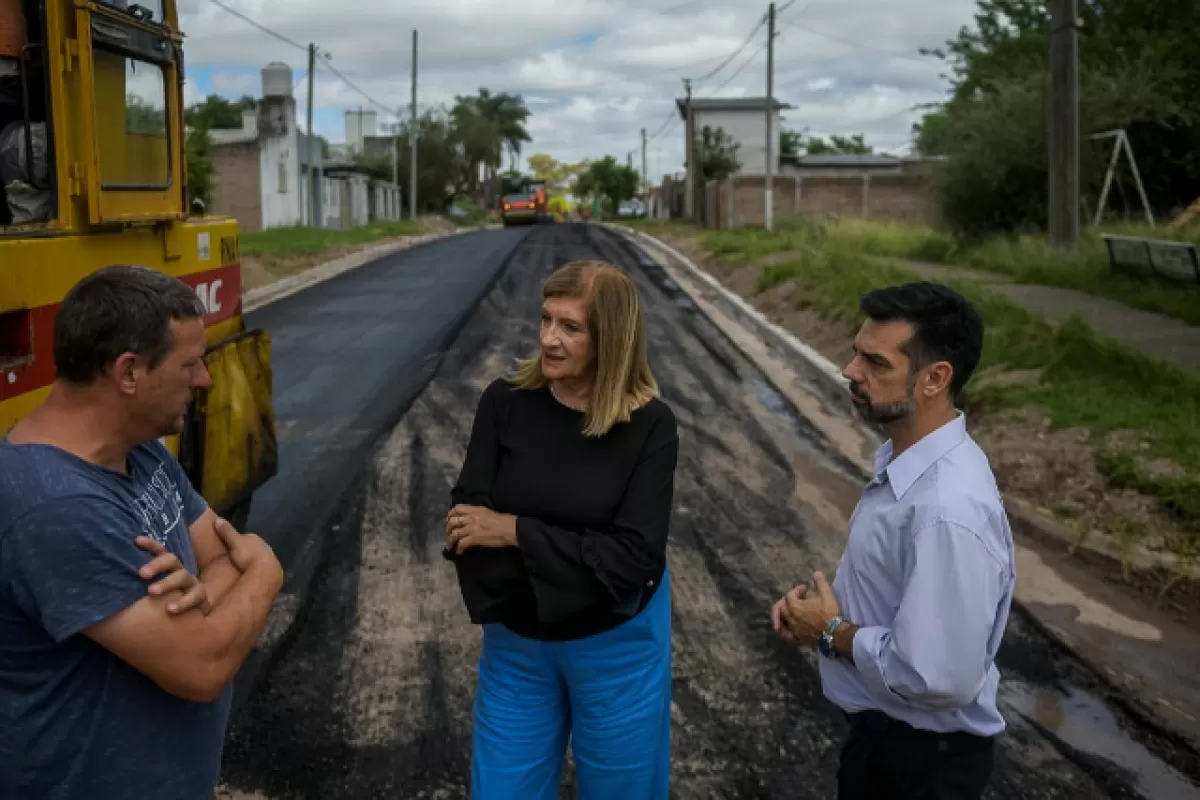 La Municipalidad repavimenta calle Las Camelias