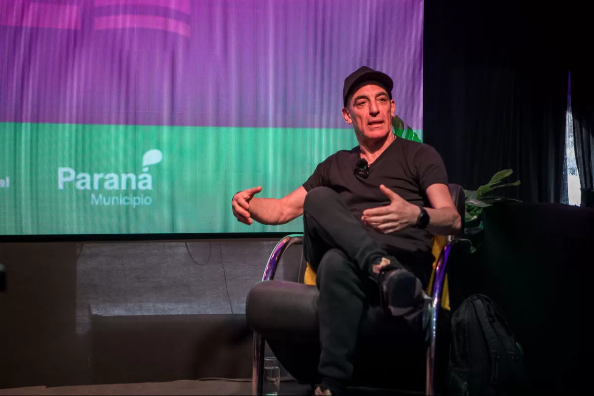 Mauricio Dayub fue protagonista de una nueva jornada de la Feria del Libro en Paran&aacute;