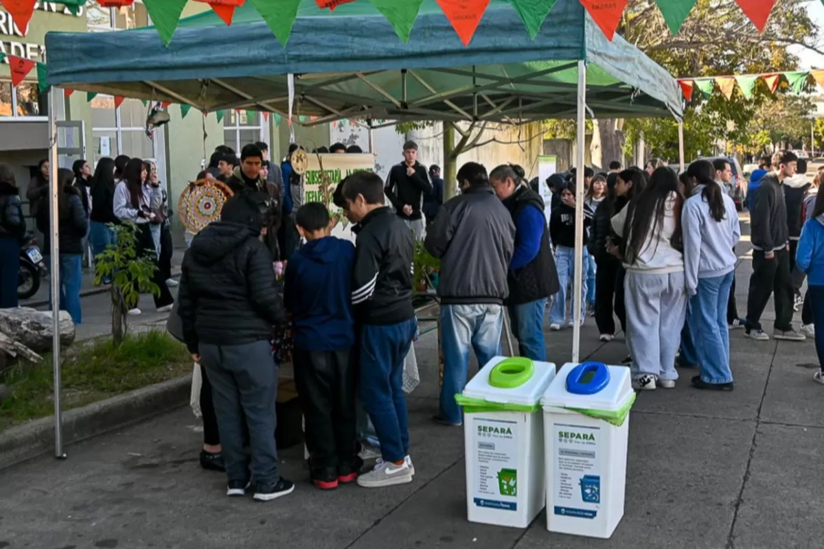 Alumnos de la escuela Olegario V&iacute;ctor Andrade participaron de una jornada de Ecocanje