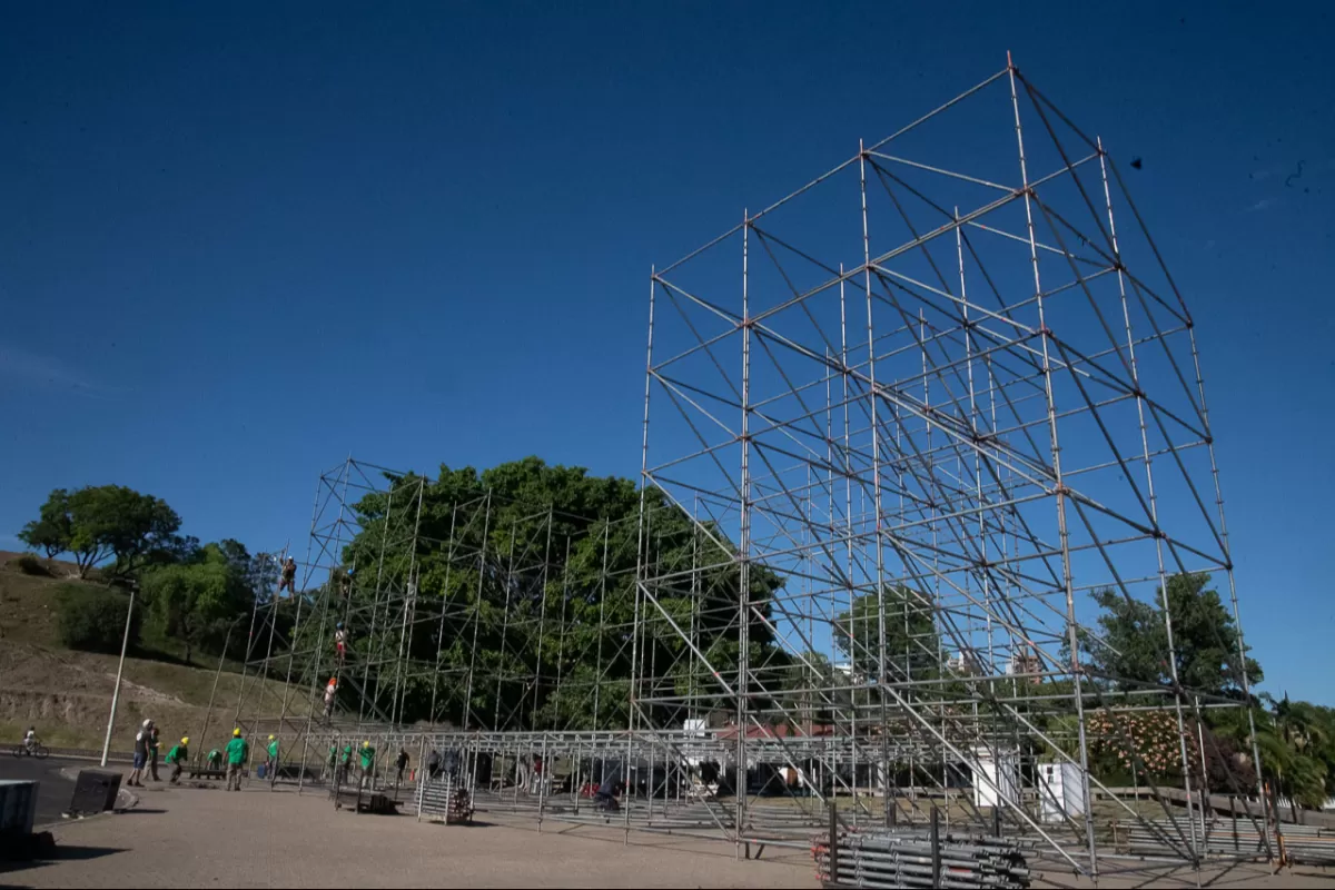 Comenz&oacute; el armado del escenario para la Fiesta Nacional del Mate