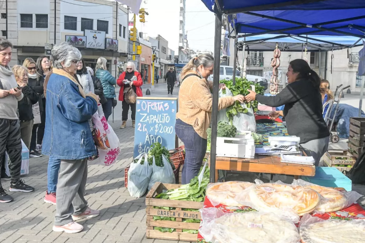 La Feria en tu Barrio estuvo en la Plaza Alvear