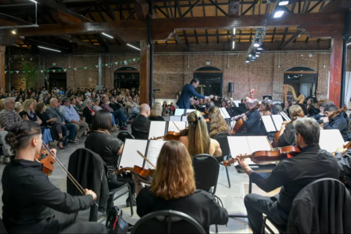Con sala llena, la Sinf&oacute;nica brill&oacute; en el Centro Cultural Juan L. Ortiz
