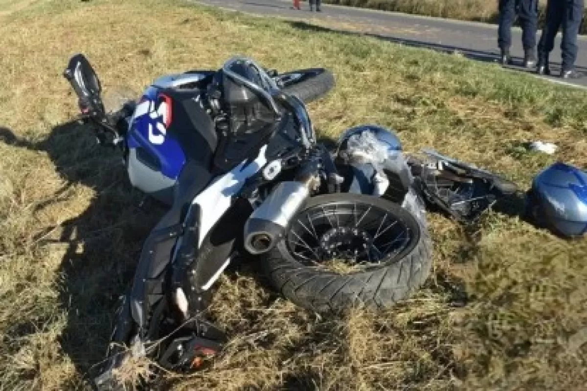 Una pareja cayó de la moto en plena Ruta 11 y tuvieron que ser internados en Paraná