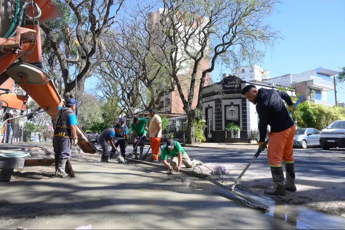 Reparan un badén en la esquina de Córdoba y Mitre
