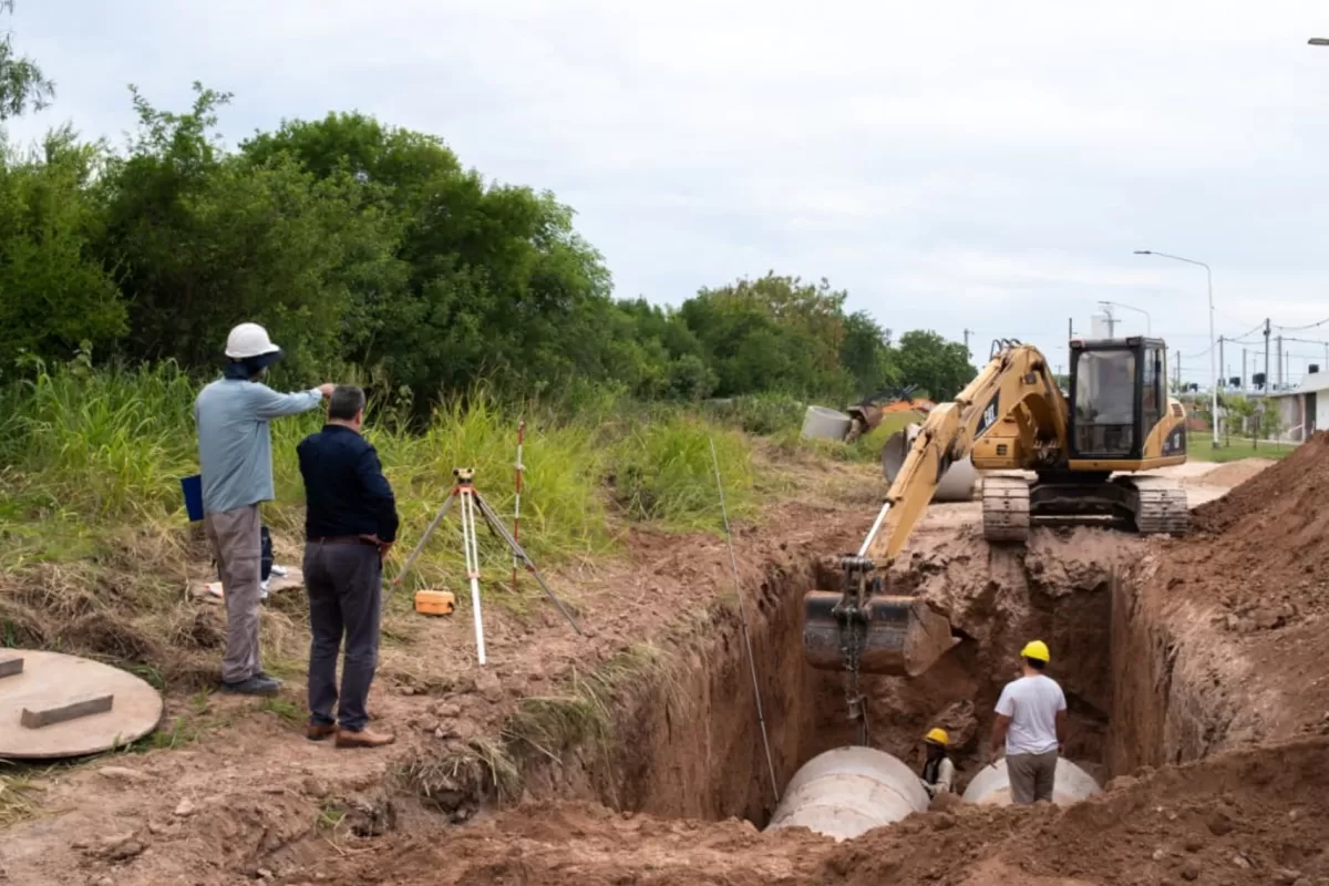 Autoridades del IAPV recorrieron obras de infraestructura en el barrio Humedales del Oeste