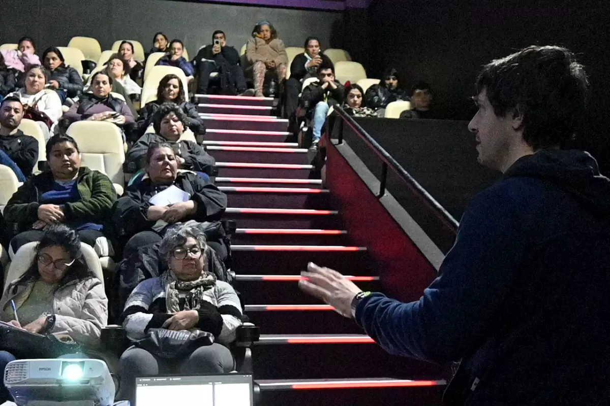 M&aacute;s de 800 personas se formaron para recibir el carnet de manipulaci&oacute;n de alimentos