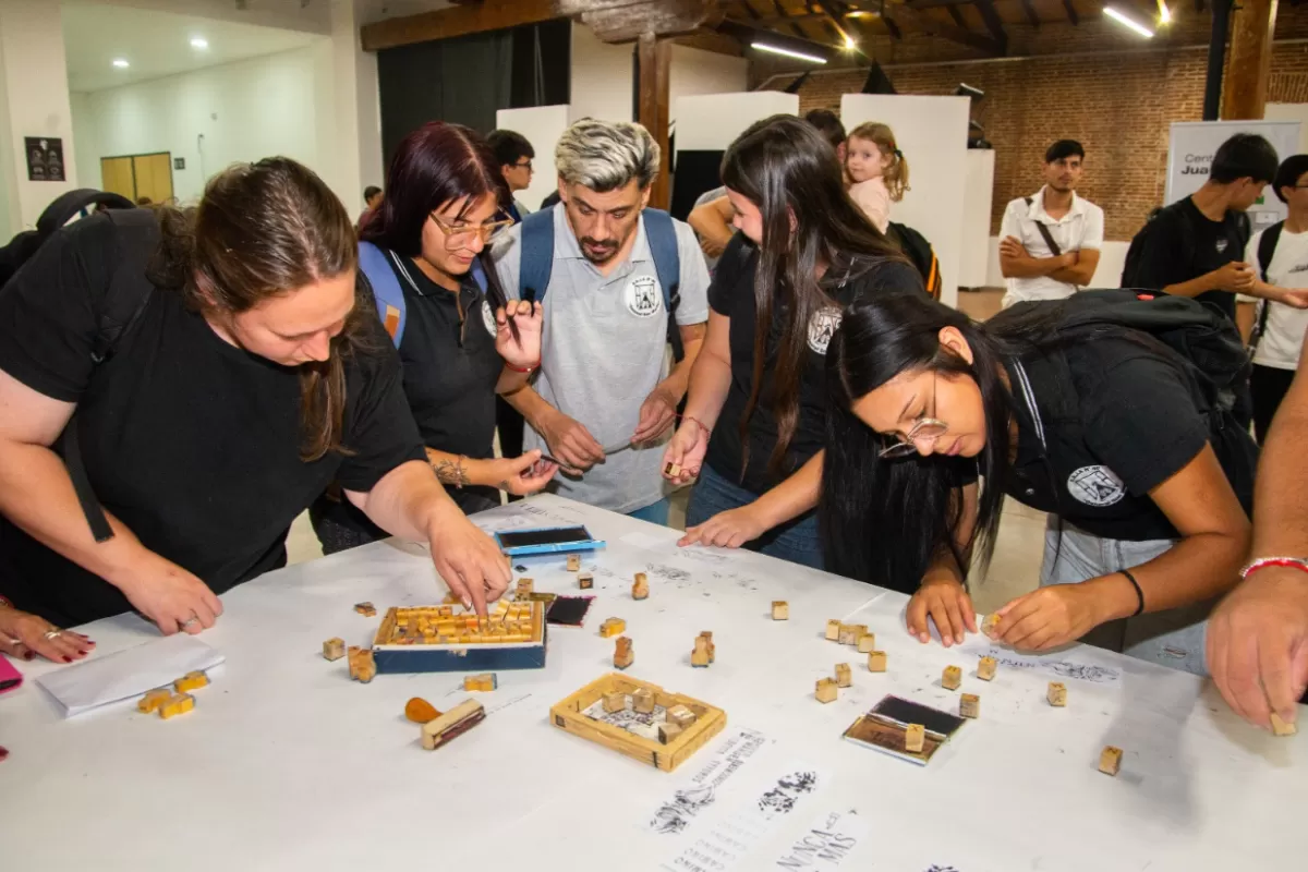 Jornadas x la Democracia: culmina el ciclo con dos propuestas en el Centro Cultural Juan L. Ortiz