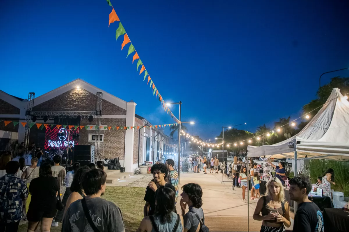 Arte Joven se consolida como espacio de encuentro para los artistas emergentes locales