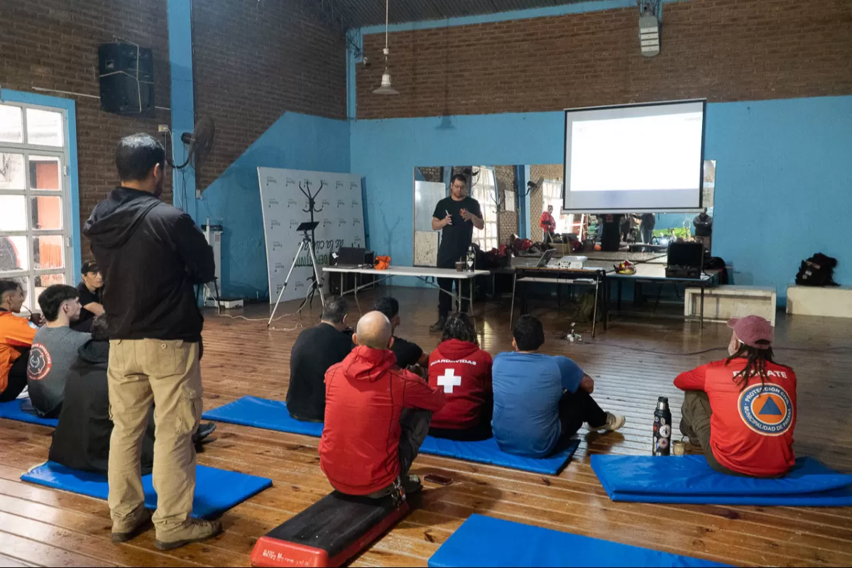Jornada de capacitaci&oacute;n para auxiliares de Protecci&oacute;n Civil de Paran&aacute;