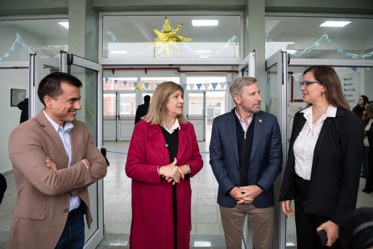 Romero y Rogelio Frigerio inauguraron la escuela &ldquo;Del Bicentenario&rdquo;