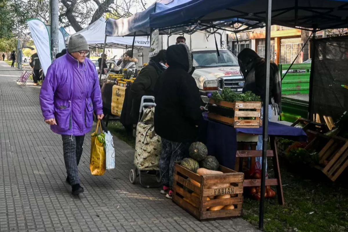 Feria en tu Barrio: comenz&oacute; a funcionar el nuevo punto fijo en Escuela Hogar