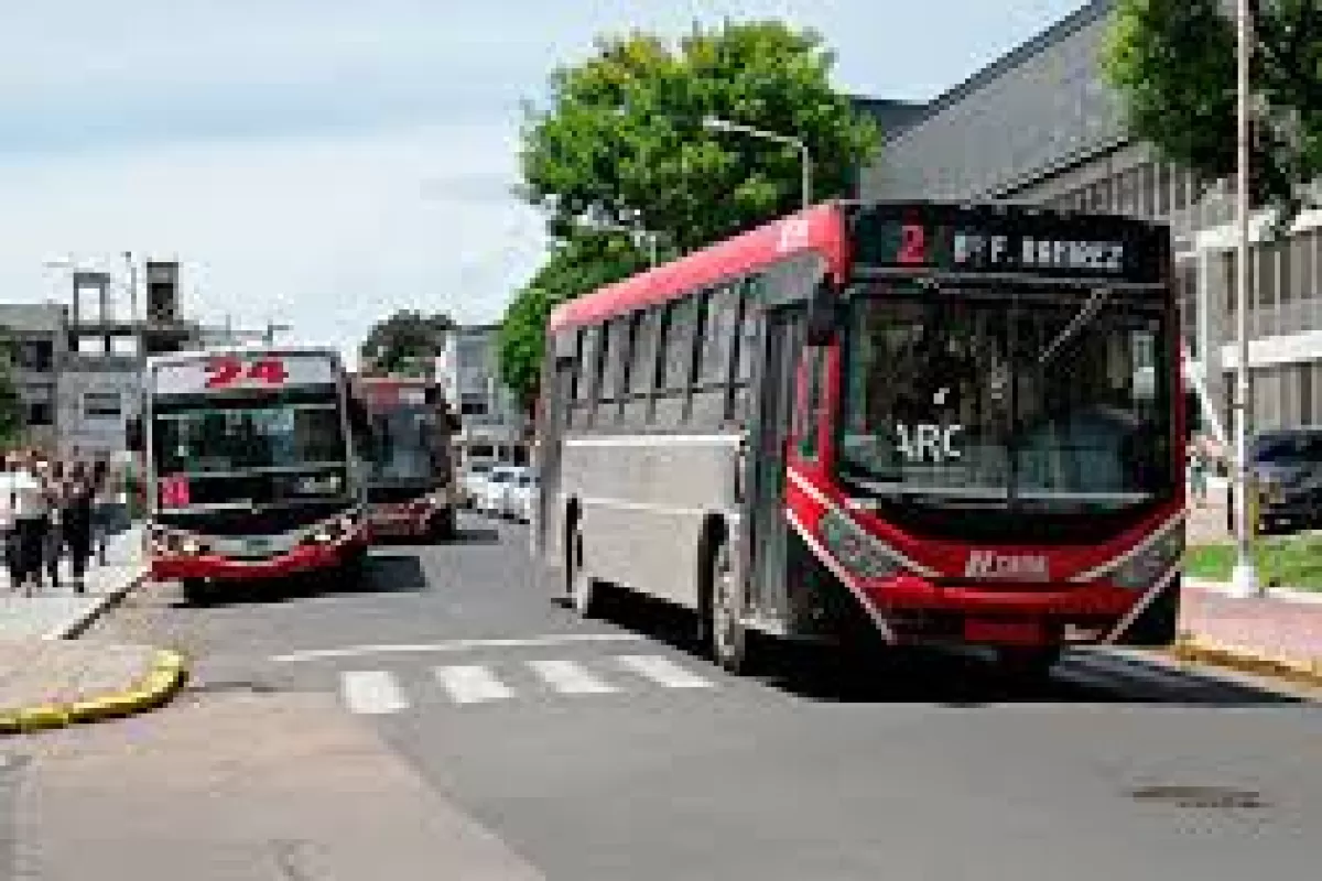 La ciudad continúa este lunes sin colectivos “parcialmente”