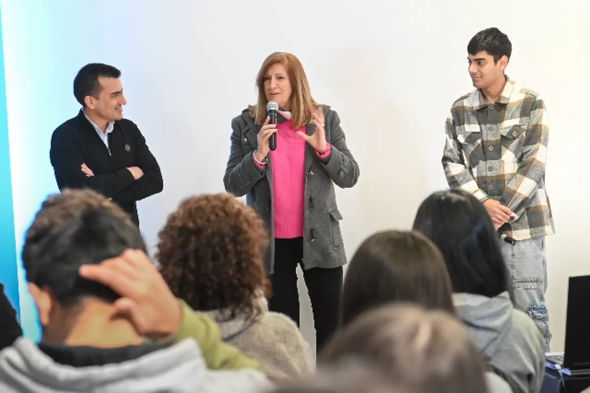 Romero acompañó la apertura del ciclo 2024 del Concejo Estudiantil de Paraná