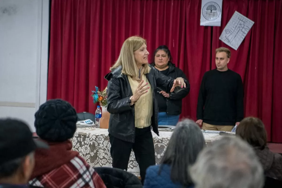 Romero acompa&ntilde;&oacute; la asunci&oacute;n de las nuevas autoridades de la vecinal Carlos Pellegrini