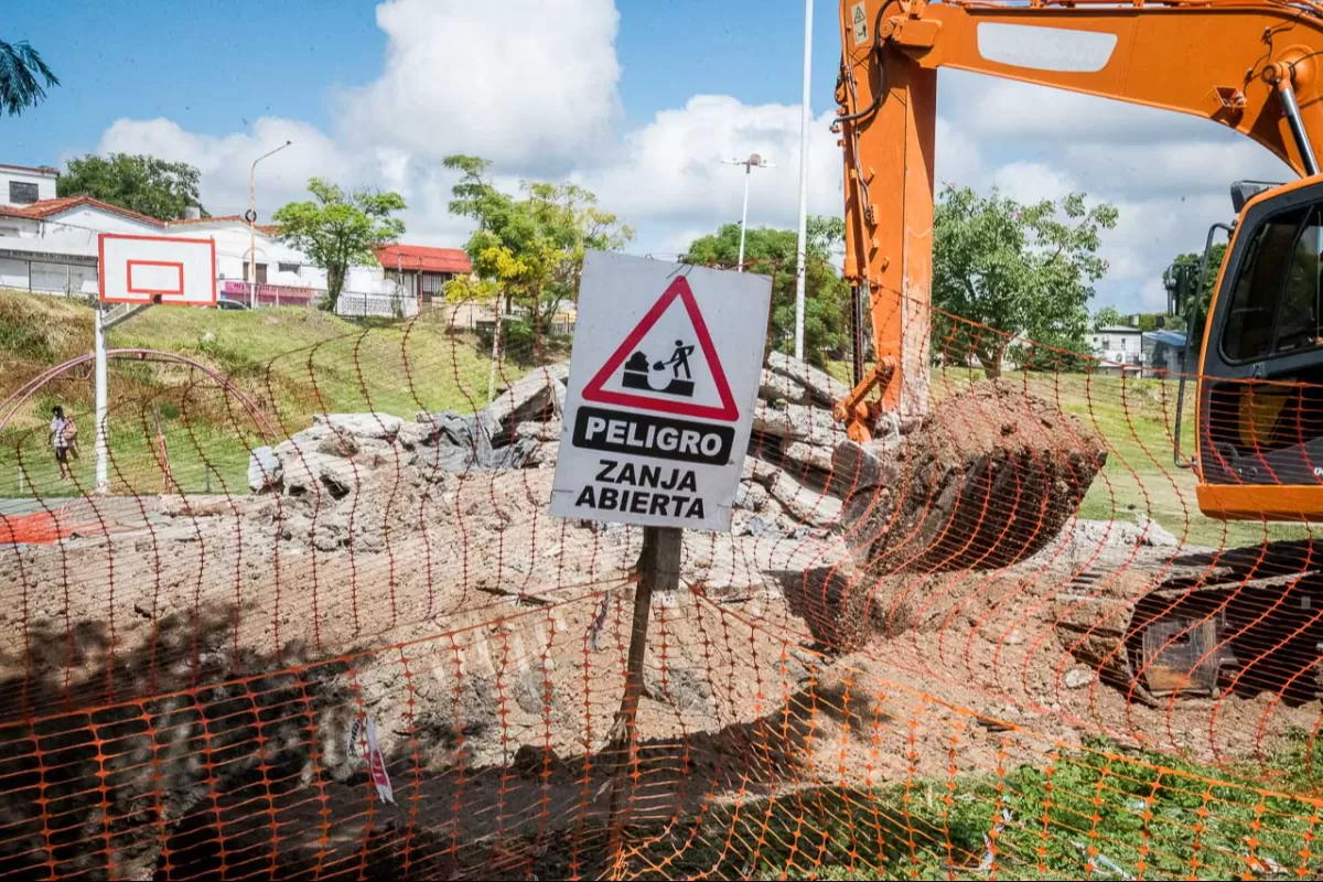 Comenzaron las obras para reparar el socav&oacute;n y optimizar el drenaje en barrio Francisco Ram&iacute;rez