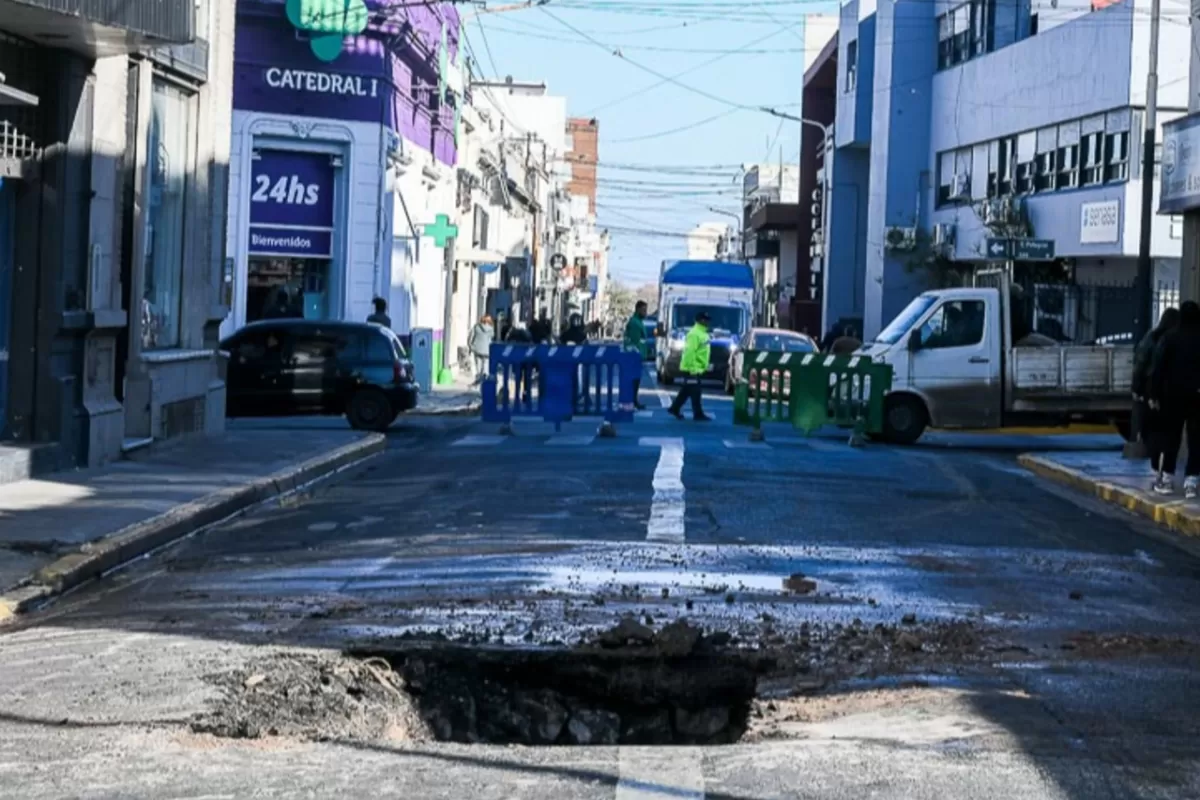Intervenci&oacute;n preventiva en la red sanitaria por socav&oacute;n en calle Espa&ntilde;a