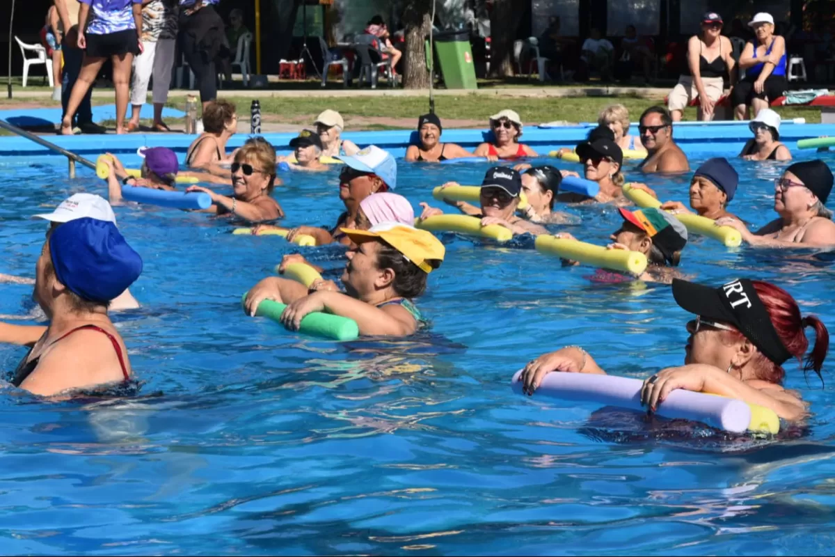 Comenzaron las colonias de verano para personas mayores