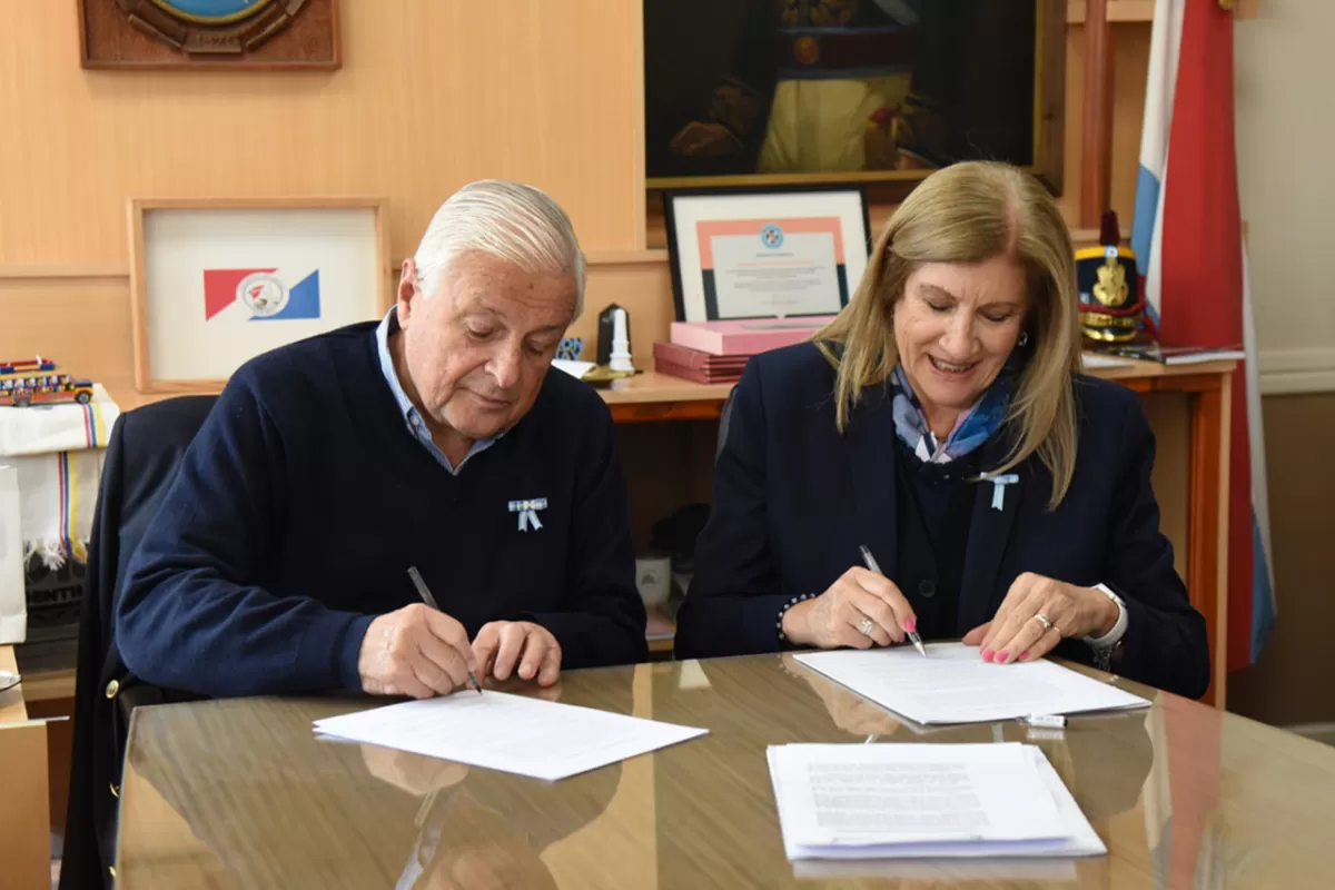 Nuevo convenio de colaboraci&oacute;n: sexta edici&oacute;n del Concurso Literario &ldquo;Entre Orillas&rdquo;