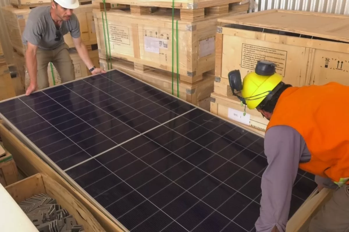 Avanza la instalación de las estructuras fotovoltaicas en el Parque Industrial