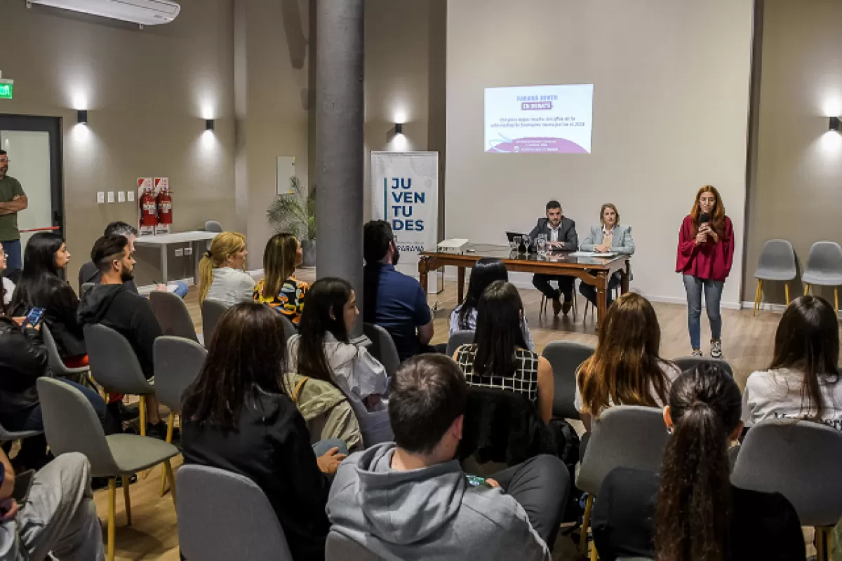 La Municipalidad impulsó un espacio de diálogo con jóvenes de la ciudad