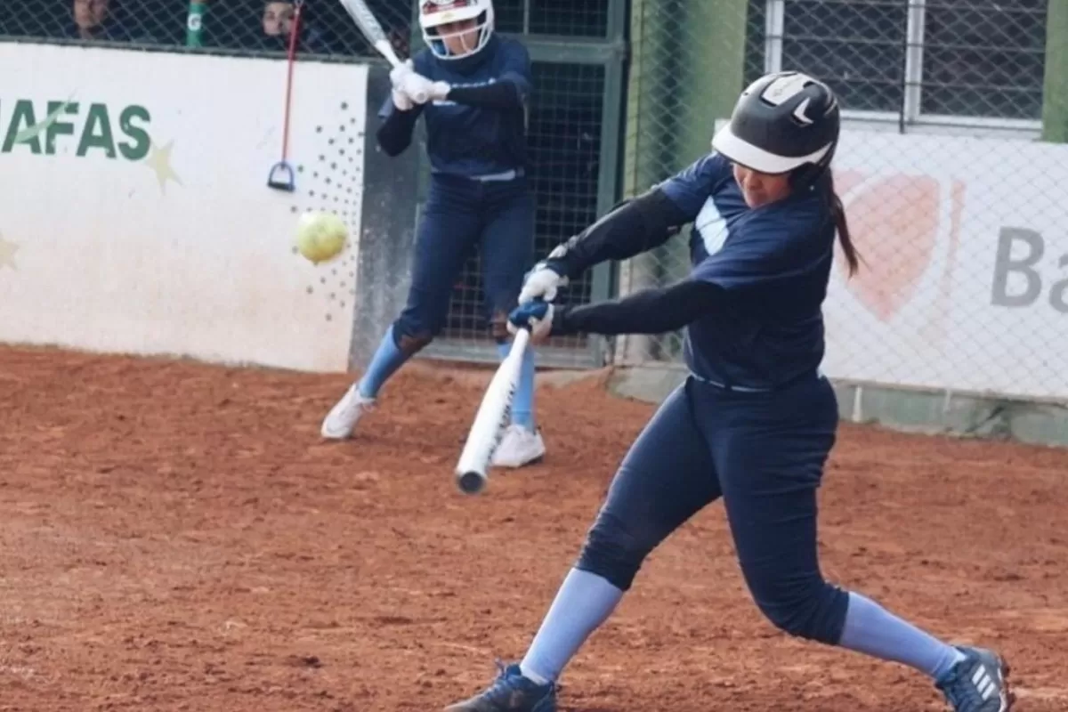 Invitan a una clínica de softbol femenino en el Estadio Mundialista