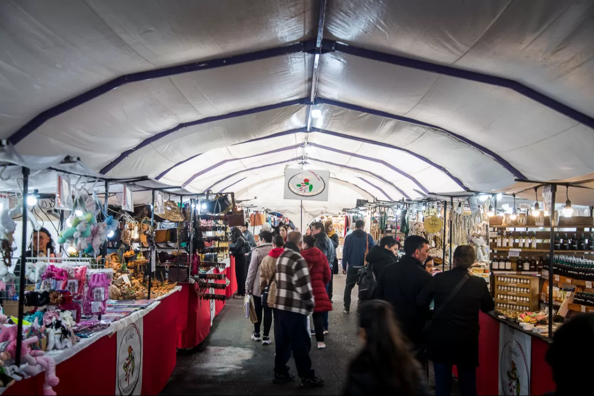 180 emprendedores, artesanos y gastron&oacute;micos acompa&ntilde;an la Paran&aacute; Lee con la Feria del Libertador