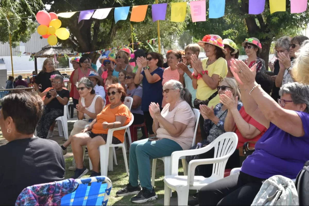 Destacan la participaci&oacute;n de personas mayores durante las Colonias de Verano