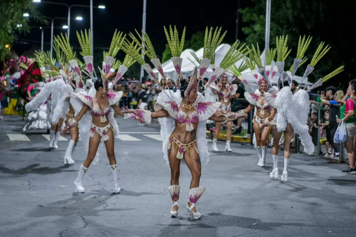 Paraná vibró con la primera noche de los Carnavales 2025