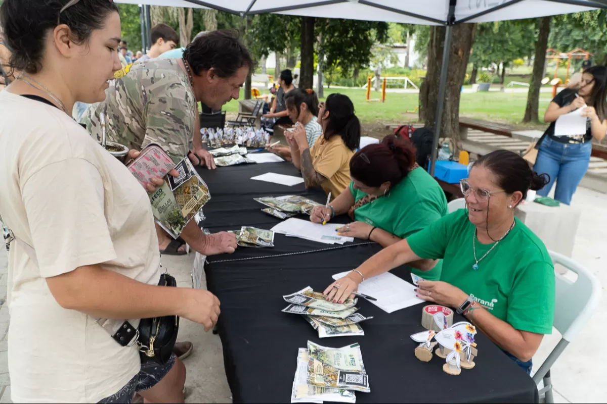 Bioferia en Paran&aacute;: se entregaron m&aacute;s de 600 kits de semillas de la temporada oto&ntilde;o-invierno