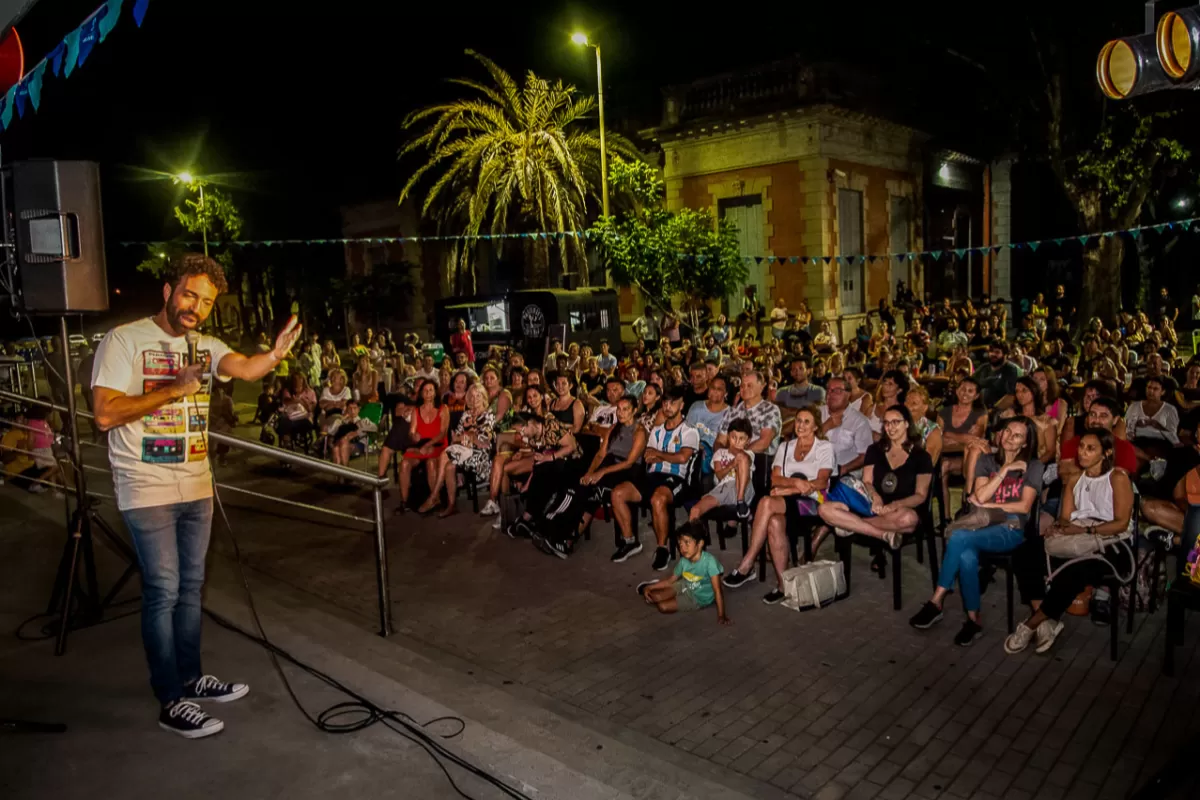 Humor frente al r&iacute;o: espect&aacute;culos al aire libre en la agenda cultural de verano