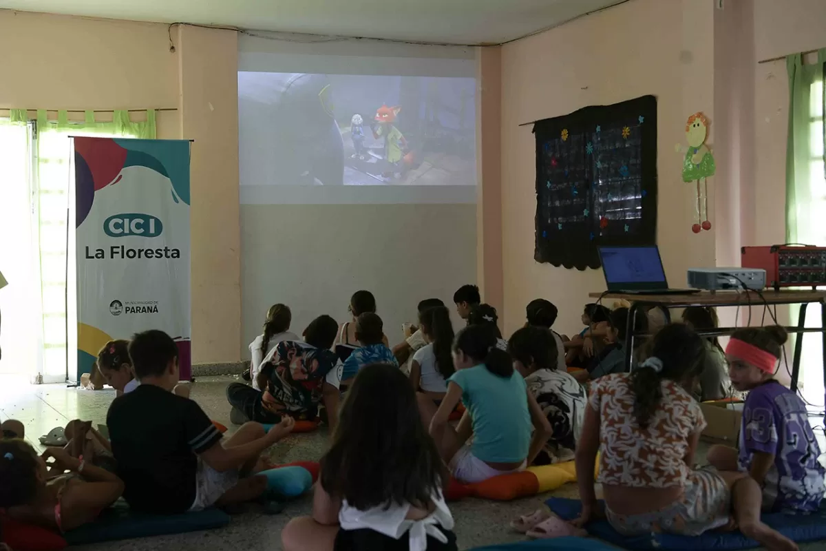 Las infancias disfrutaron de cine en el CIC I de La Floresta