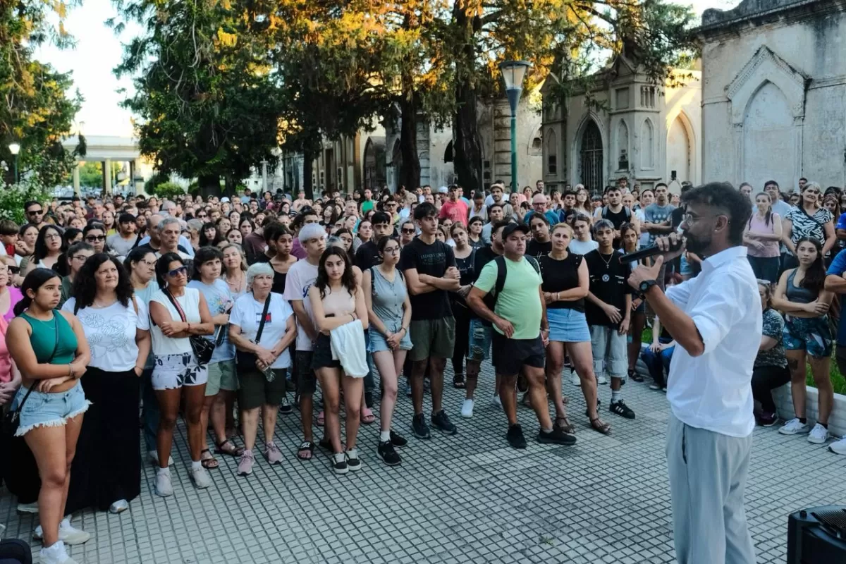 Masiva participaci&oacute;n en una nueva edici&oacute;n del Ciclo Atardeceres en el Cementerio