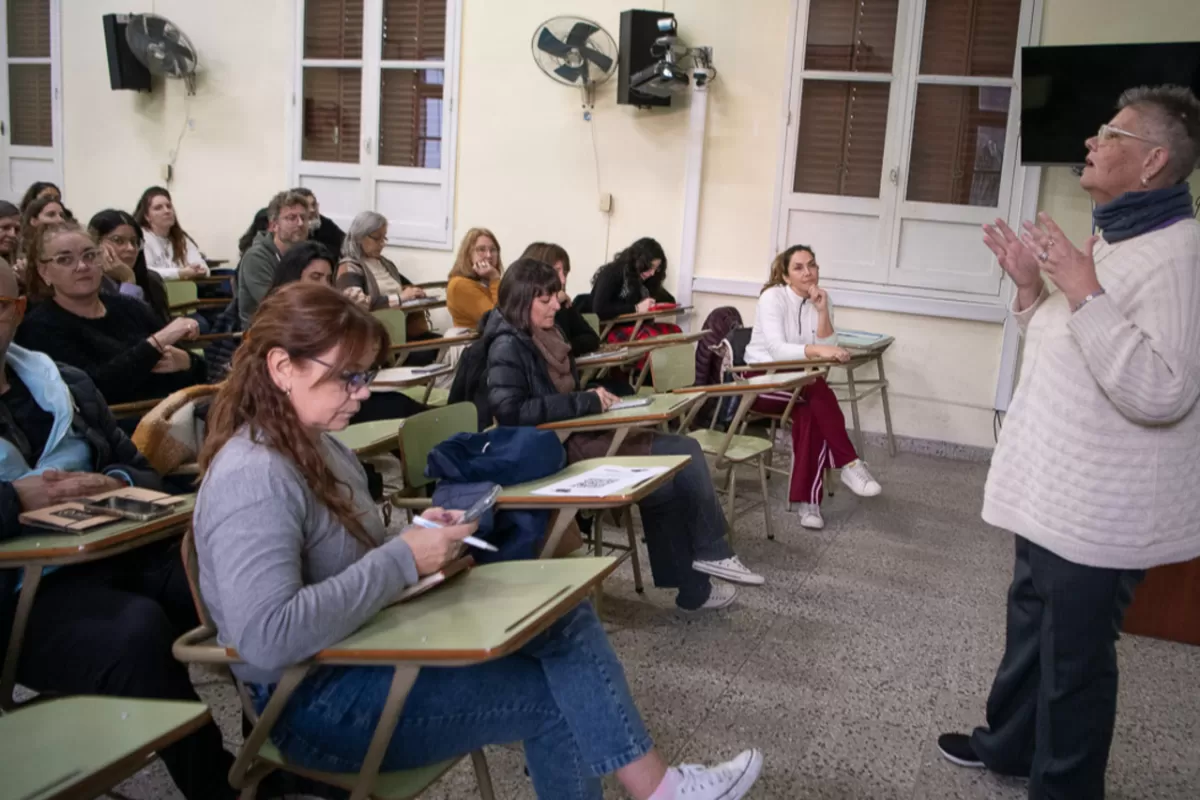 Dise&ntilde;a Paran&aacute; realiz&oacute; la &uacute;ltima cl&iacute;nica de dise&ntilde;o con m&aacute;s de 100 emprendedores