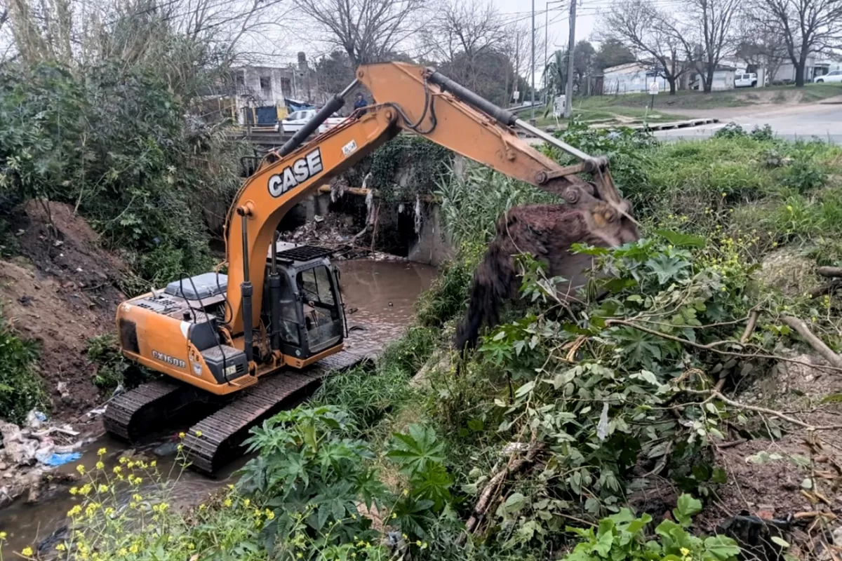 Avanzan los trabajos de limpieza y desobstrucci&oacute;n en arroyos de la ciudad