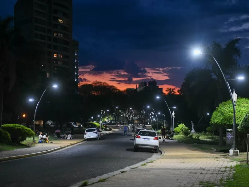 La Municipalidad renueva el sistema de luminarias LED en la zona de El Rosedal