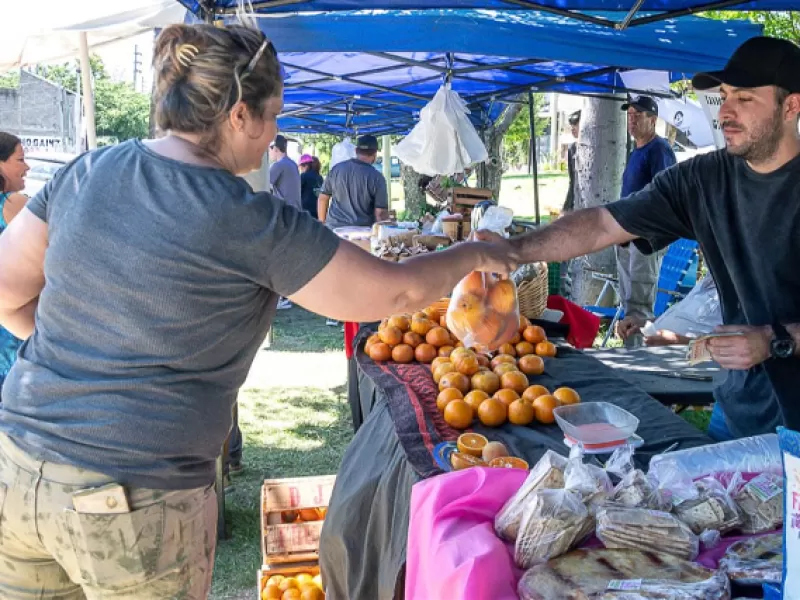 La Feria en tu Barrio estuvo en la Plaza Amistad