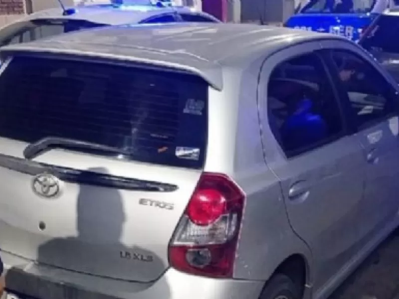 robaron un auto en pleno centro y lo encontraron en otro lugar a las pocas horas