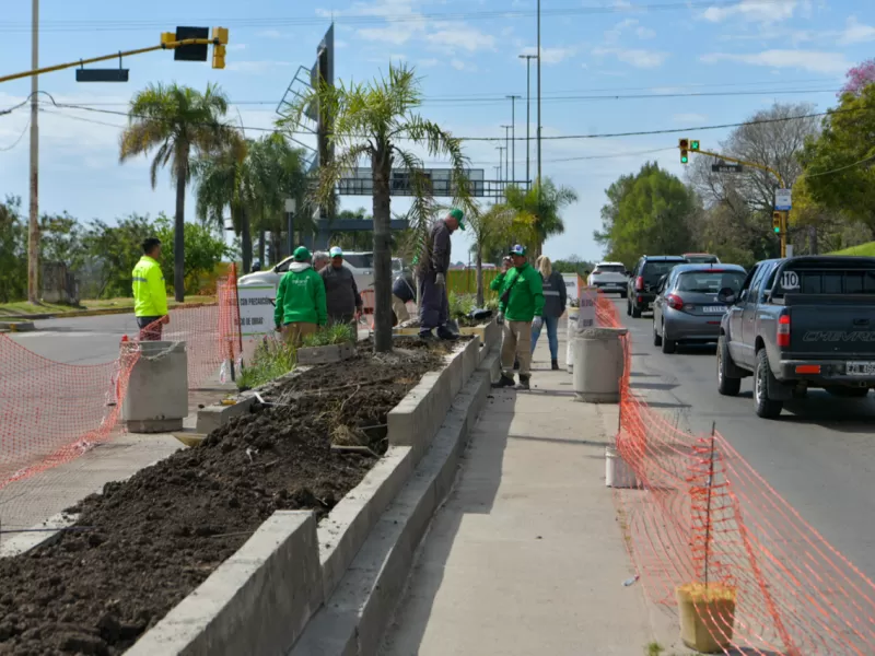 Renuevan el ingreso a Paran&aacute; con obras de puesta en valor y nuevo dise&ntilde;o de los canteros