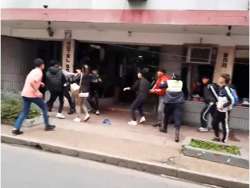Docentes heridos y clases suspendidas tras una pelea entre alumnas