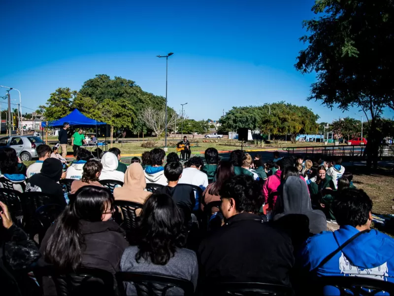 Estudiantes secundarios se interiorizan sobre la literatura de Jorge Luis Borges