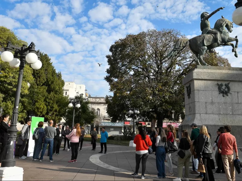 Se realizó un recorrido guiado para concientizar acerca del valor del patrimonio ciudadano