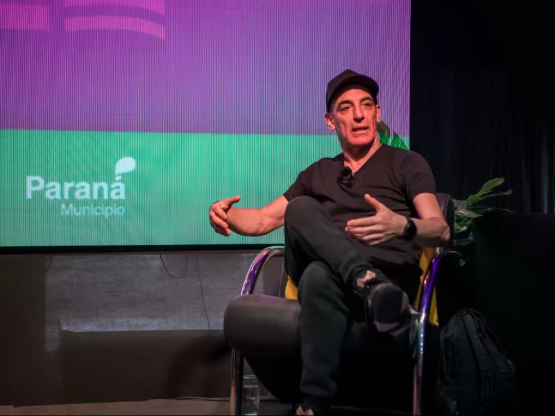 Mauricio Dayub fue protagonista de una nueva jornada de la Feria del Libro en Paran&aacute;