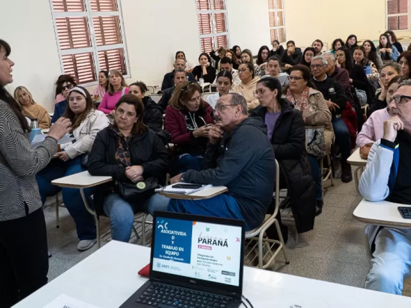 Continúa la capacitación a emprendedores con diseño para fortalecer sus proyectos