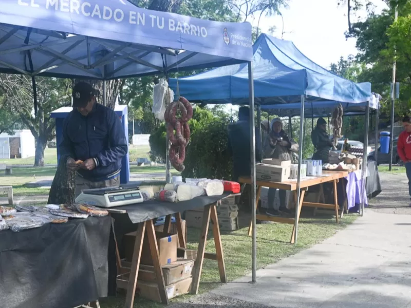 La Feria en tu Barrio sigue llevando productos frescos a precio accesible a vecinales de Paraná