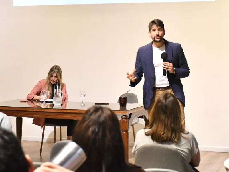 Se realizó el primer encuentro del ciclo Paraná Joven en Debate