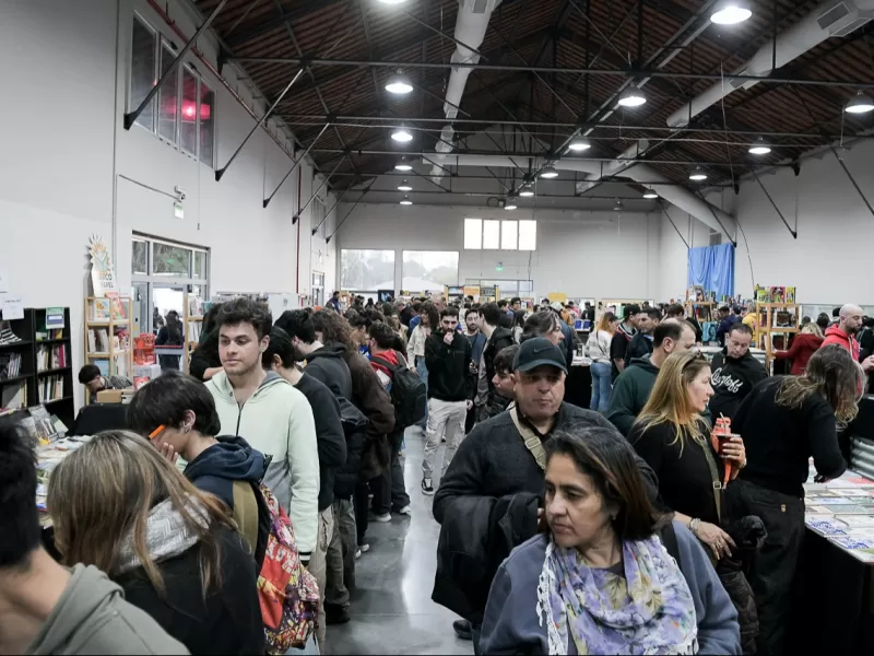Miles de personas celebraron la lectura en la Feria del Libro “Paraná Lee 2025”
