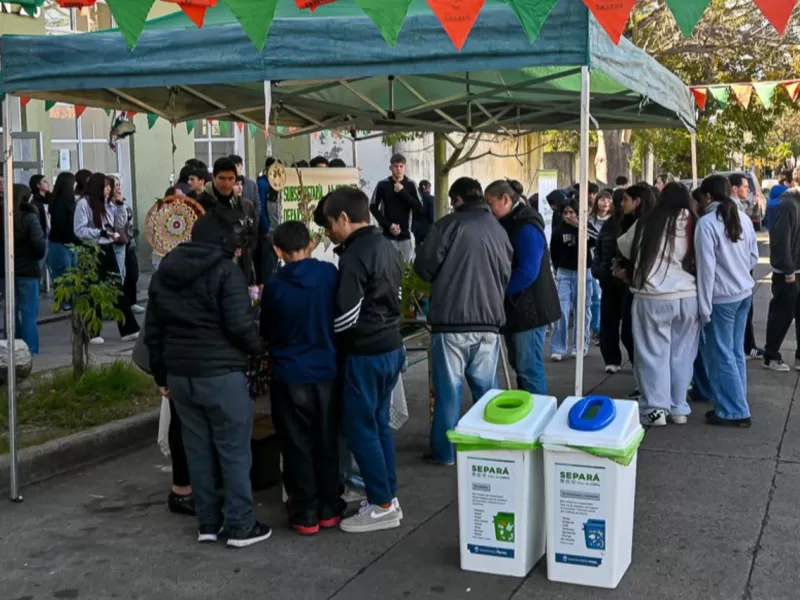 Alumnos de la escuela Olegario V&iacute;ctor Andrade participaron de una jornada de Ecocanje