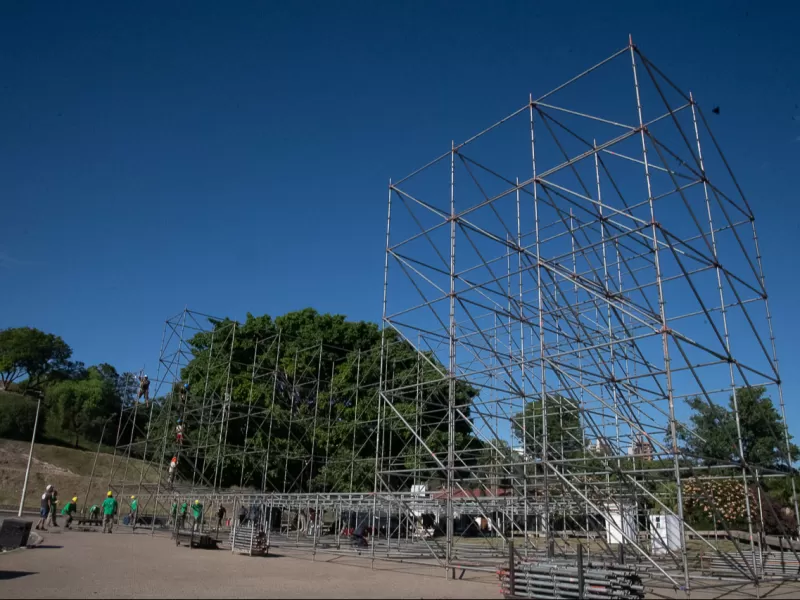 Comenz&oacute; el armado del escenario para la Fiesta Nacional del Mate